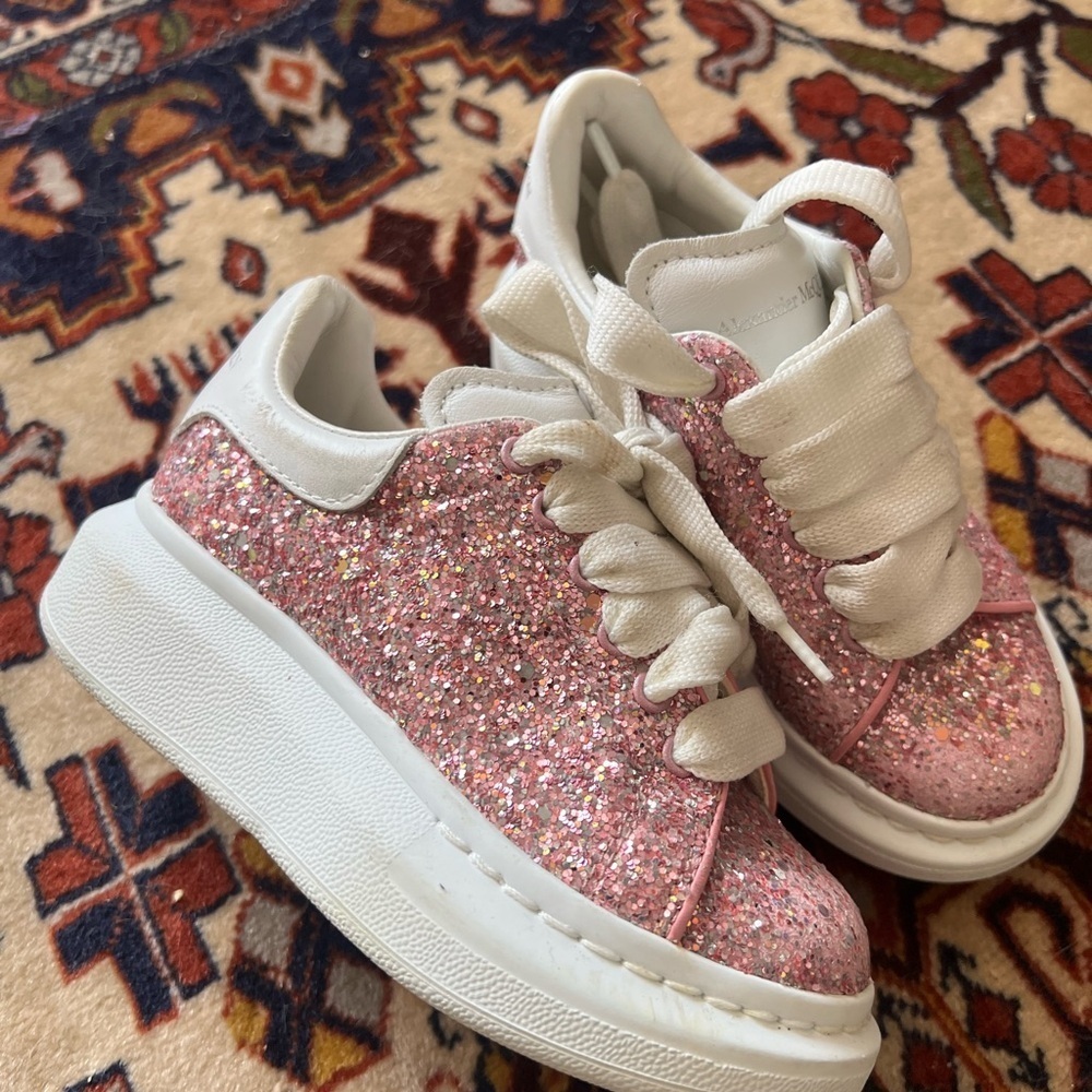 MCQUEEN
Little Girl's Oversized Glitter Sneakers, size EU 25 - Picture 11 of 13
